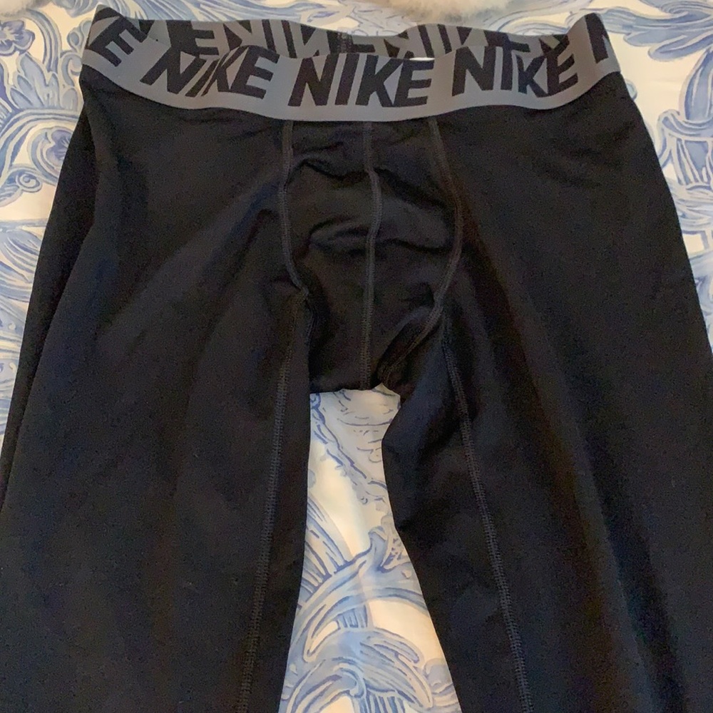 Nike base layer Men’s Medium leggings